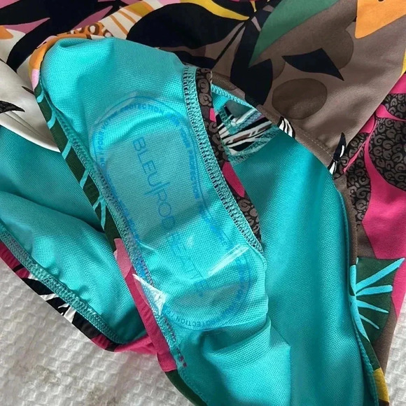 Bleu Rod Beattie Lace Down Over The Shoulder One-Piece Size - Picture 9 of 14